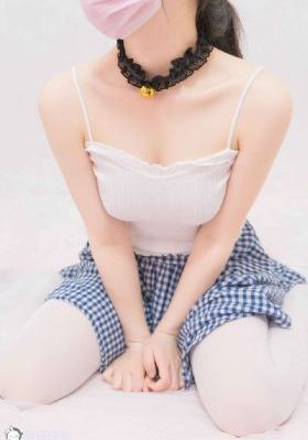 顺着大腿往里面摸丝袜视频_BT种子搜索